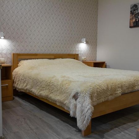 Уютная Vip-Студия В Центре. วินนิตซา ภายนอก รูปภาพ
